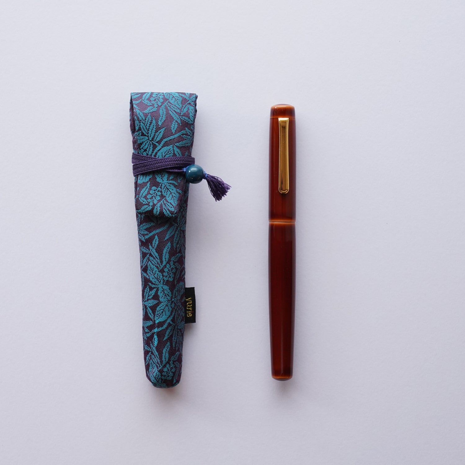 Portable 1-pen case with drawstring (not water-repellent)